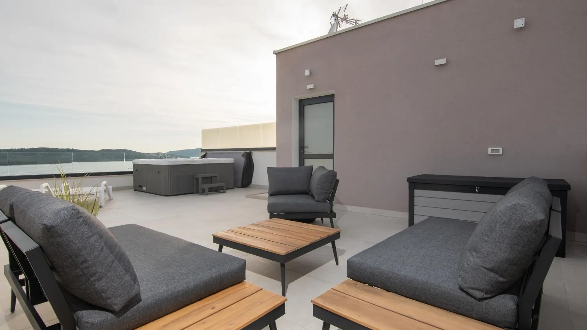Adriatic Garden Apartments Okrug Gornji 0*,